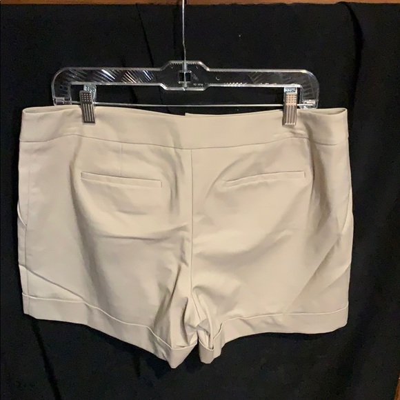 Apt 9 tan shorts - Picture 2 of 3